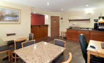 Valley Inn Shakopee - Housity