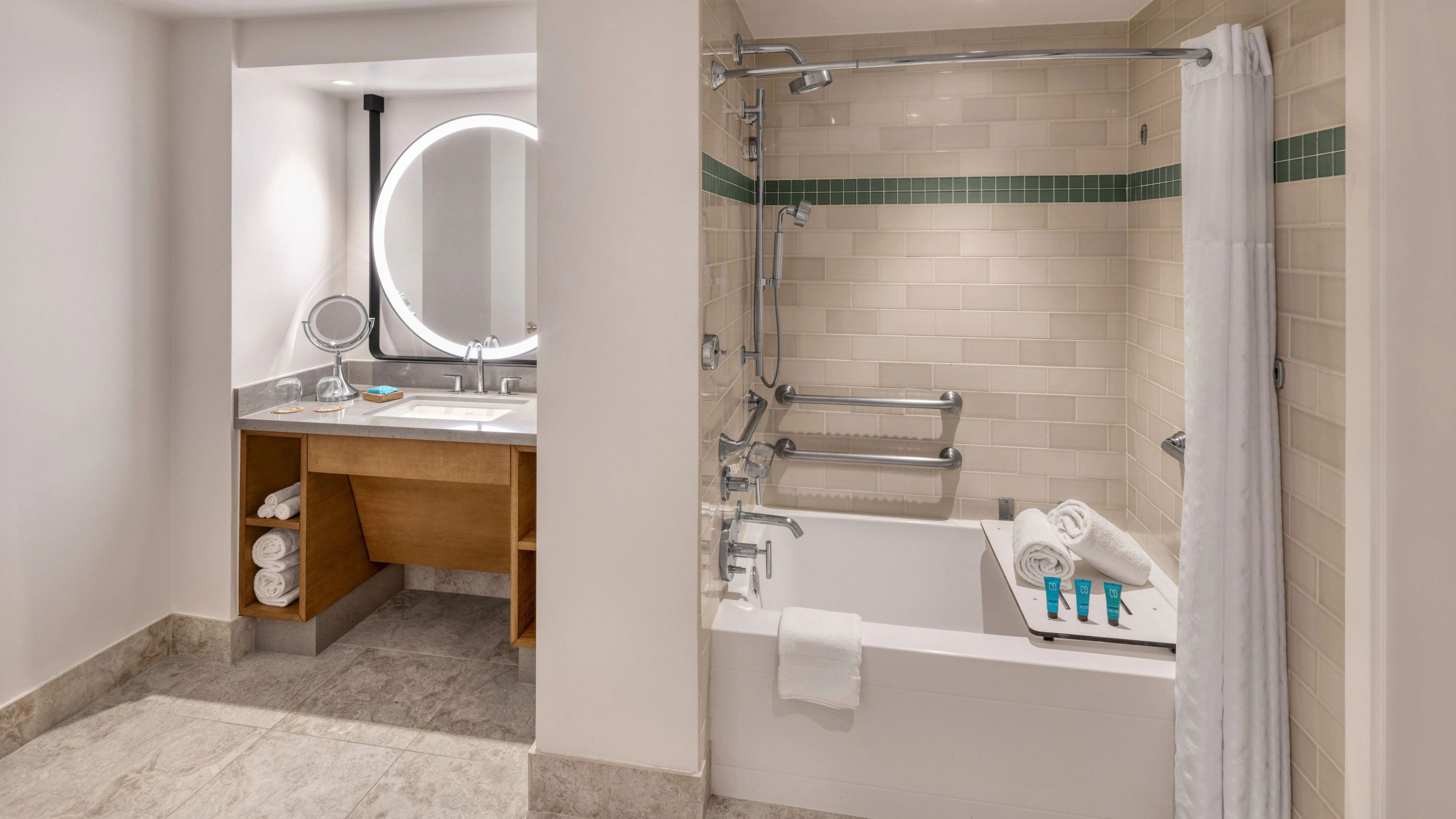 度假村阳台客房，客房，1张特大床，梳化床，低楼层，阳台