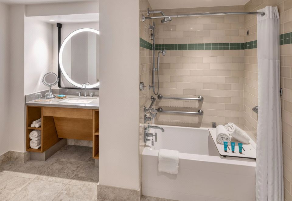 度假村阳台客房，客房，1张特大床，梳化床，低楼层，阳台