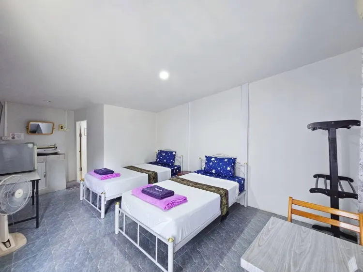 ห้องมาตรฐานเตียงแฝดพร้อมเครื่องปรับอากาศ