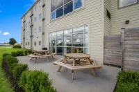 Motel 6 Kingston, on
