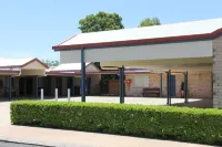 Midlander Motor Inn Hotele w: 