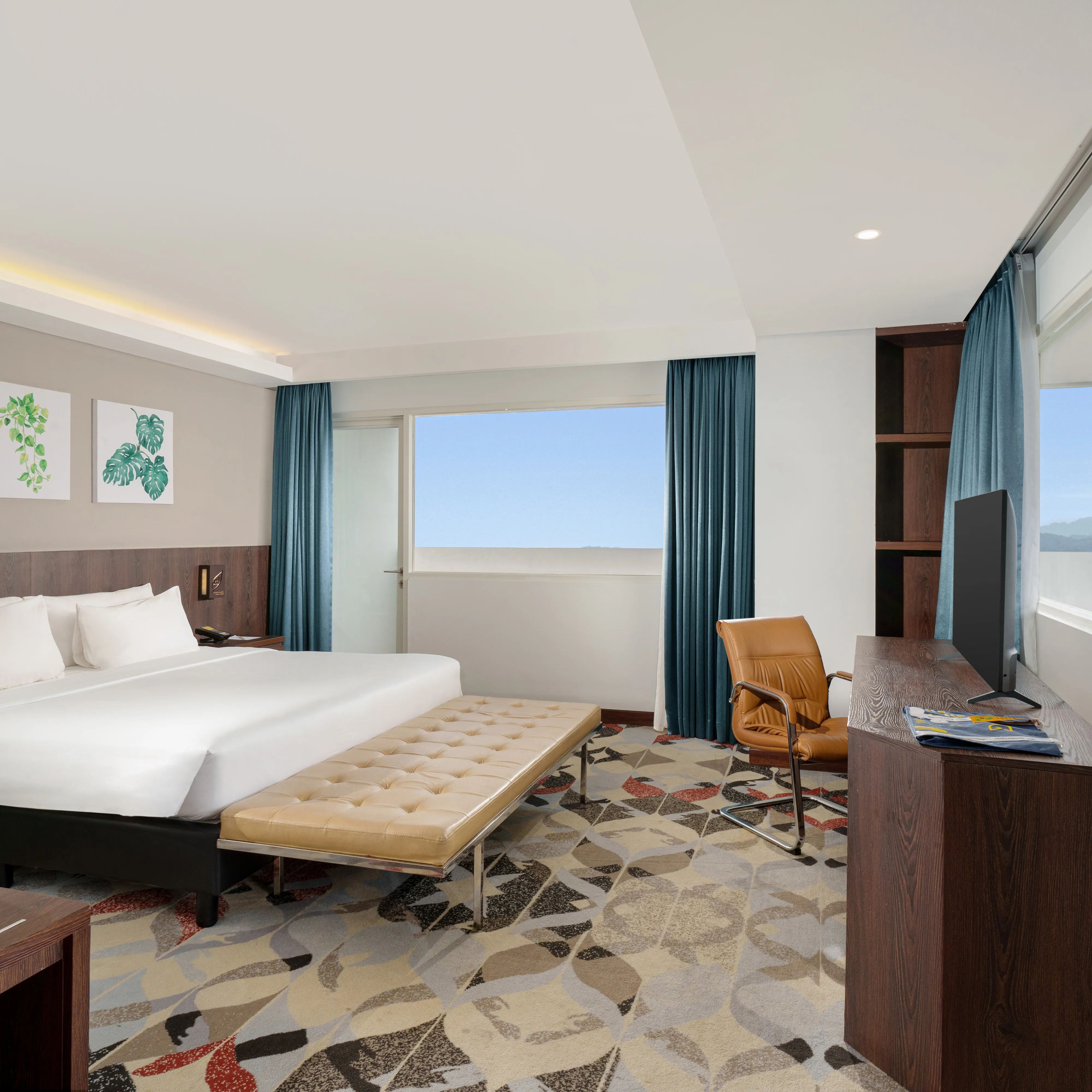 行政特大床间 - 带阳台和海景