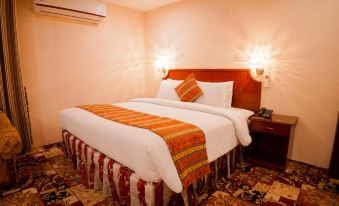 Indus Hotel - Housity