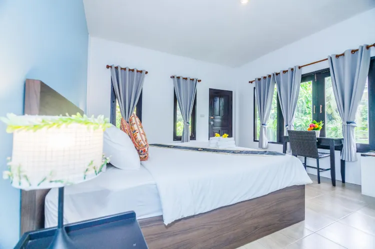 ห้องดีลักซ์ เตียงใหญ่ 1 เตียง