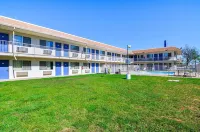 Motel 6 Mitchell, SD