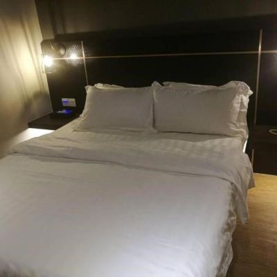 豪華大床房（無窗） 河濱精品旅館與咖啡廳優惠