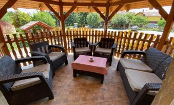 Margaréta Étterem és Vendéghàz Gasthaus - Housity