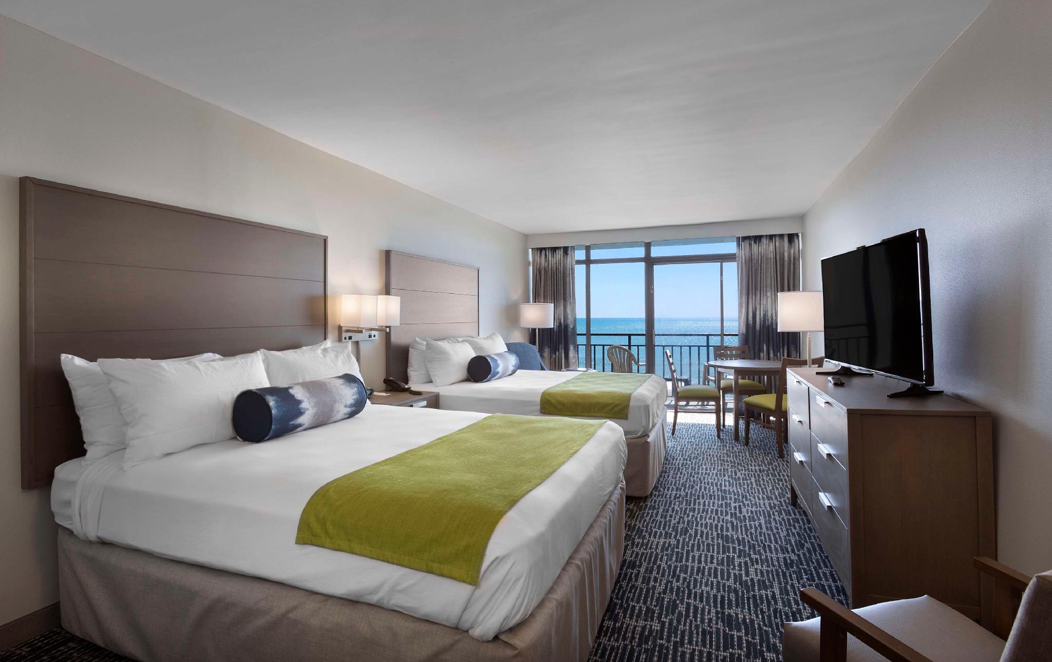 2张大床，无烟，南楼，阳台，海滨，小厨房，桌子和椅子