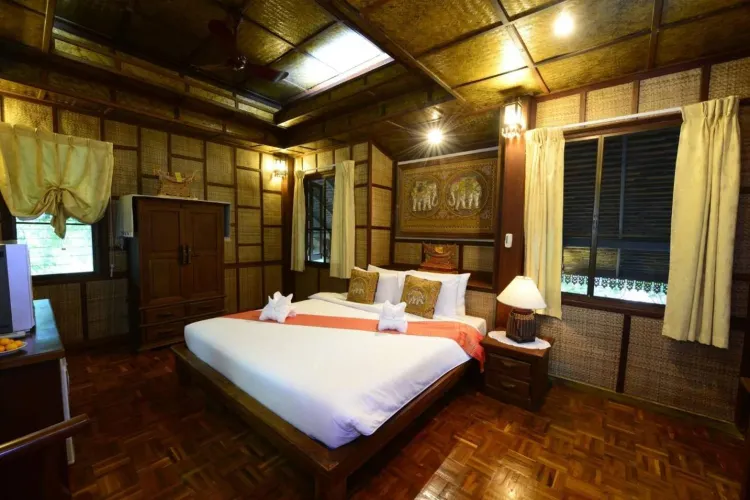 ห้องดีลักซ์ เตียงใหญ่ 1 เตียง