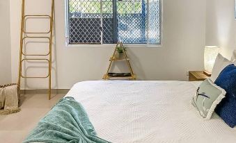 ZEN GARDEN - COZY 2-BR + Modern Design w/ Aircon - Housity