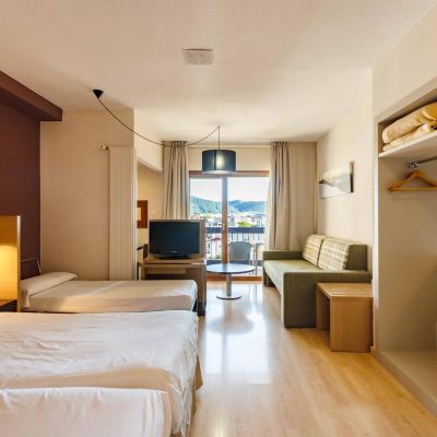 Triple Room Hotel Oroel Promo Code