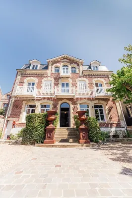 La Villa 10 HÔTEL Spa Hotels in 