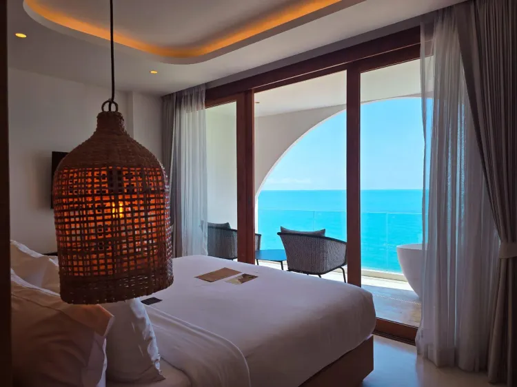 ห้องสวีทเตียงคิงไซส์พร้อมวิวทะเล