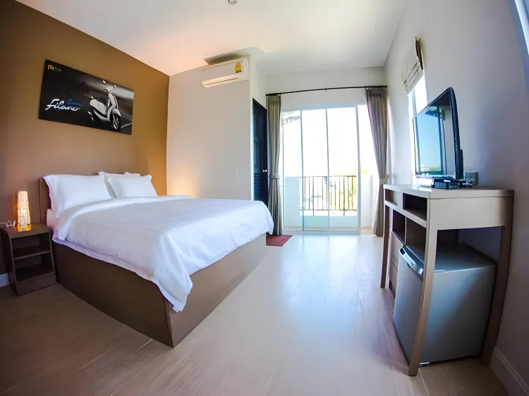 ห้องดีลักซ์พร้อมเตียงคิงไซส์และระเบียง