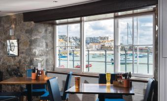 Lifeboat Inn - Housity