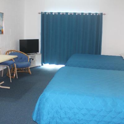 Superior Room with 2 Queen Beds and Spa Bathtub Golden Glow Motel Promo Code