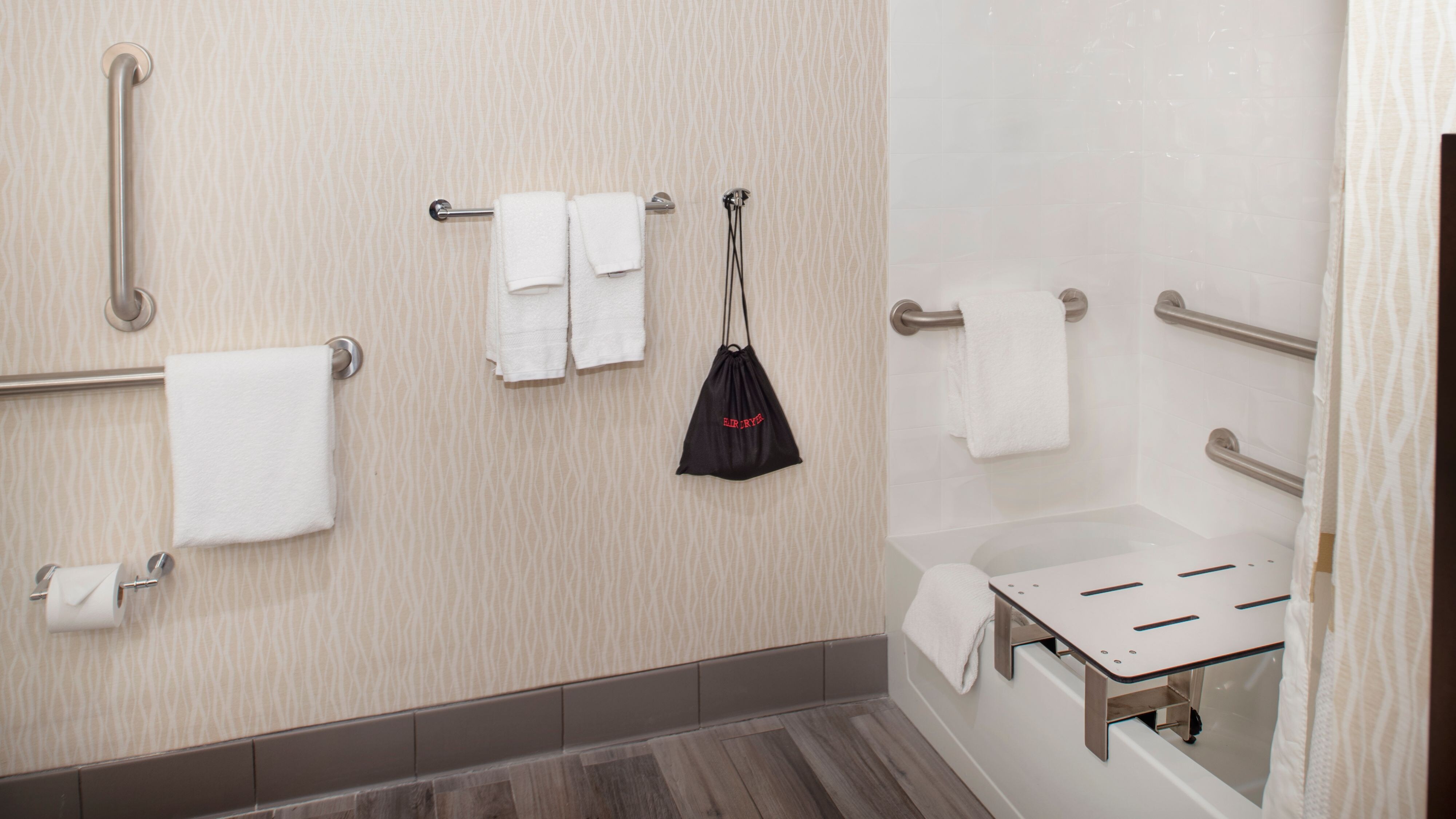 行政客房，1张特大床，梳化床，东塔楼