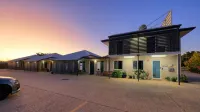 Emerald Park Motel Hotels in 