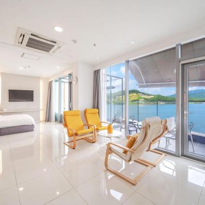 룸 5 더블 침대 화이트큐브24 펜션 가평 쿠폰