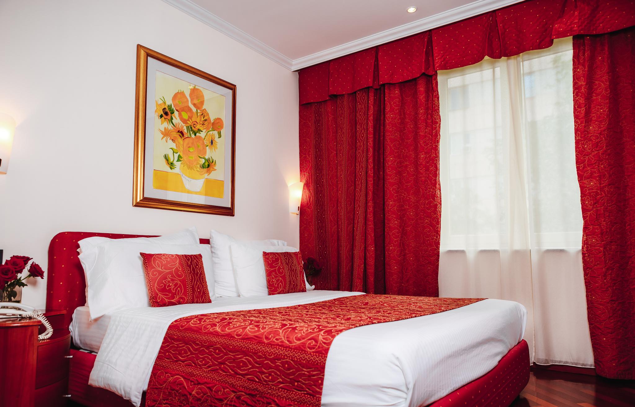 小型套房双人或双床间