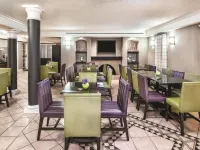 Super 8 by Wyndham The Woodlands North