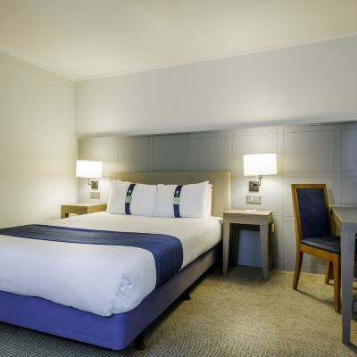 標準間-帶一張雙人床和一張單人梳化床 米爾頓凱因斯中心假日酒店優惠