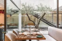 Luster Hotel