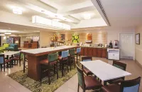 La Quinta Inn & Suites by Wyndham Bakersfield North