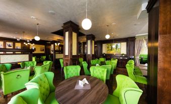 Daily Plaza Hotel - Housity
