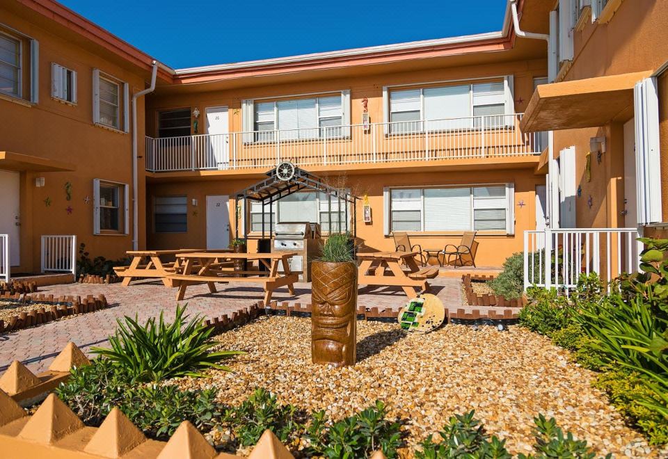 Hotel Riptide Oceanfront Hotel, Exterior, Garden