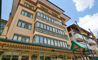 Khamsum Inn - Housity