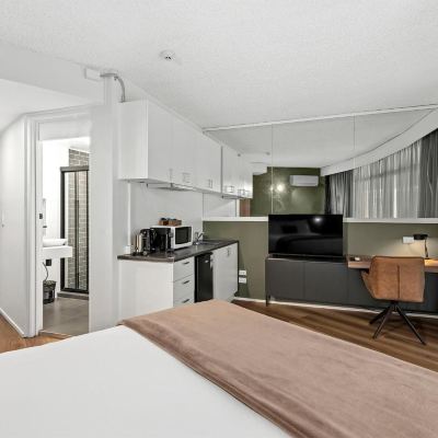 Standard Queen Room Madison Hotel Tower Mill Promo Code