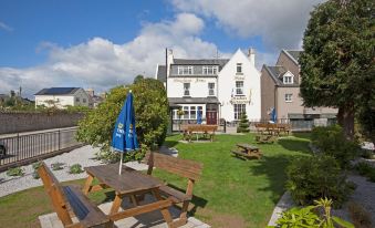 Haughton Arms Hotel - Housity
