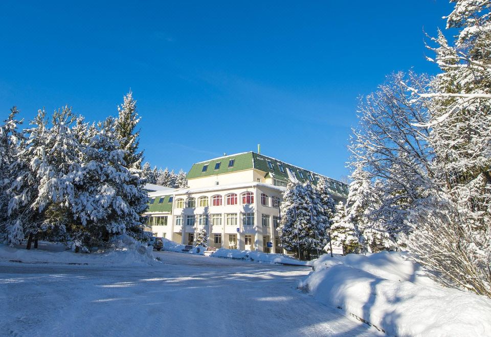 Atlas Park Hotel 수영장