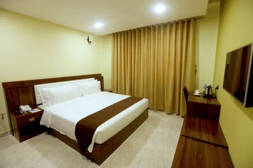 Golden Crown Hotel