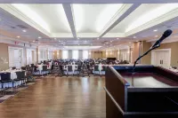 Grand Hotel & Conference Centre Calgary Airport, an Ascend Collection Hotel