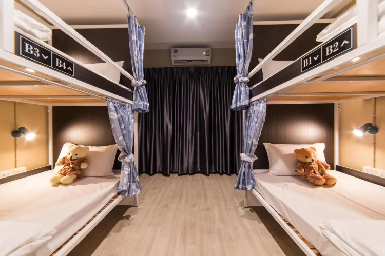 ห้องพักราคาประหยัดสำหรับสี่ท่านพร้อมห้องน้ำที่ใช้ร่วมกัน