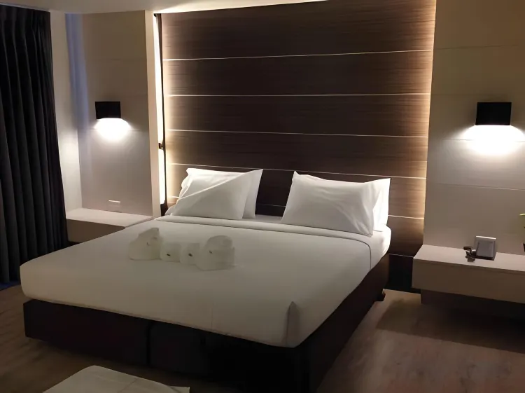 ห้องดีลักซ์ เตียงใหญ่ 1 เตียง