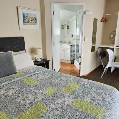 Queen Room With Free Netflix Albert Number 6 Promo Code