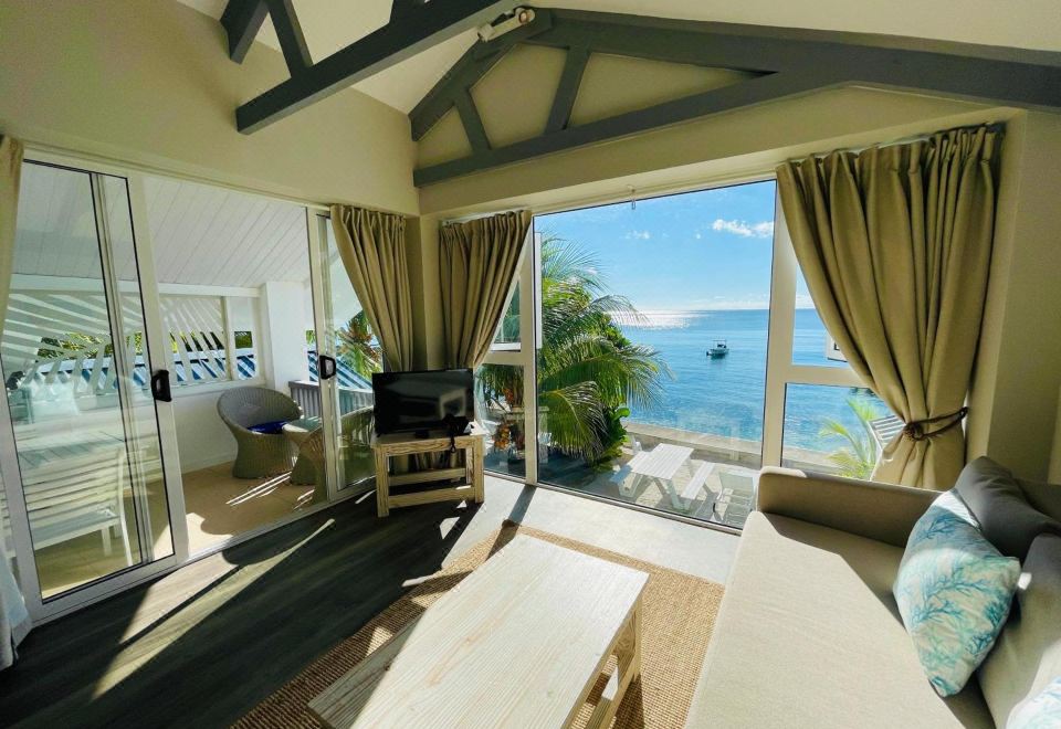 Le Nautique Beachfront ApartmentsSeafront Apartment