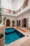 Riad White Flowers