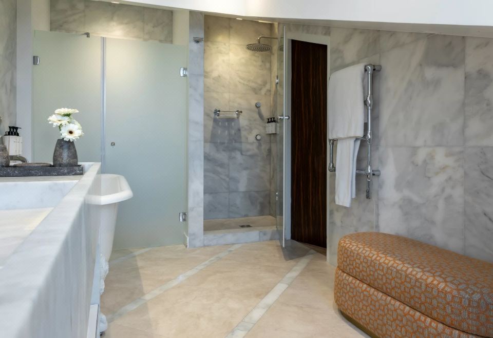 埃菲尔铁塔景观小型特大床套房