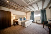 The Legacy Rose & Crown Hotel Hotel di 