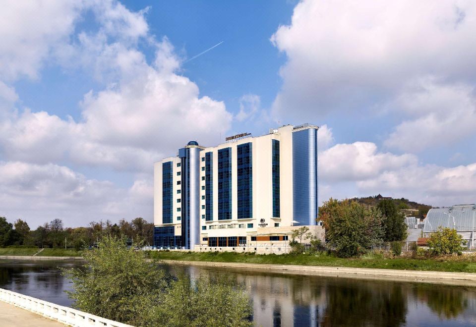 DoubleTree by Hilton Oradea - Housity