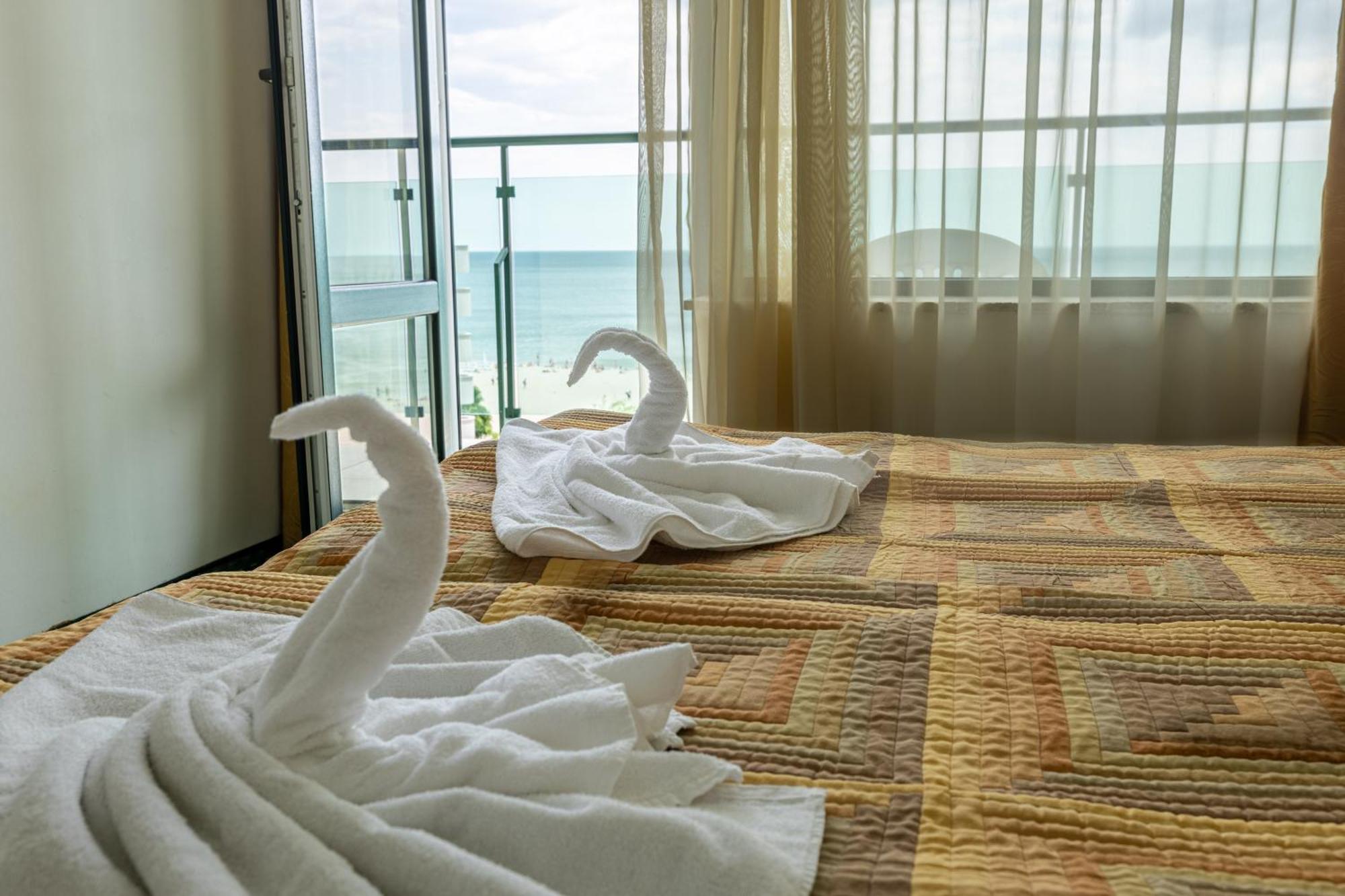 家庭间 - 带正面海景