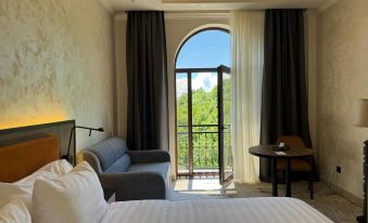 Eighty Eight Deluxe Hotel & Spa - Housity