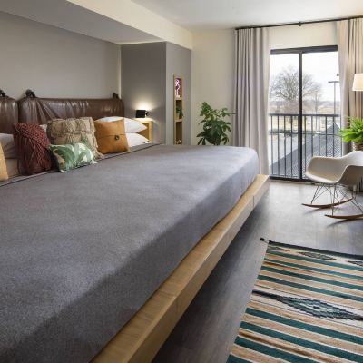 Jungle Room With Mega Bed, 1 Bedroom 2 Room Suite, Mid Floor MOXY Memphis Downtown Promo Code