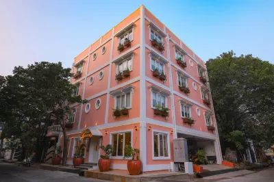 Hotel Aura by Woco Stays Отели в г. 
