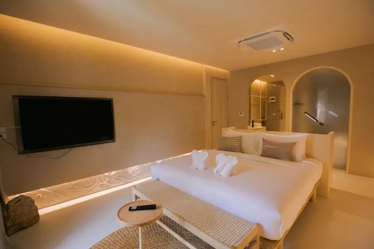 King Room With Pool Access
